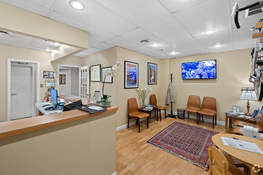 More Photos Of 8216-8218 Wisconsin Ave, Bethesda Medical For Sale
