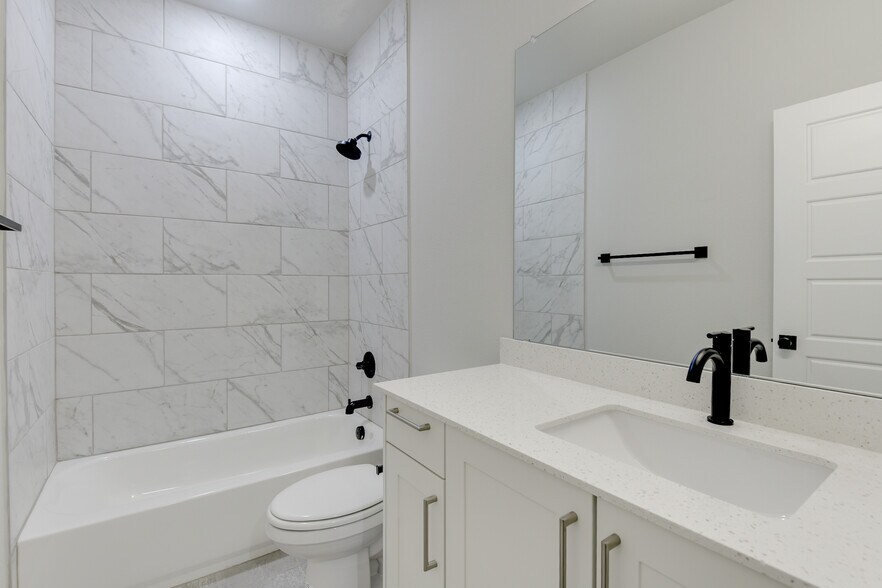 More Photos Of 4405 Clovis Ct, Midlothian Apartments For Sale