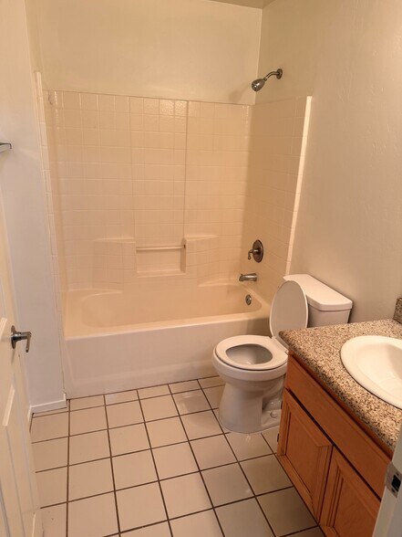 More Photos Of 600 Hosking Ave, Bakersfield Apartments For Sale