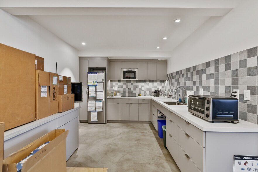 More Photos Of 1033-1037 Polk St, San Francisco Loft Creative Space For Lease