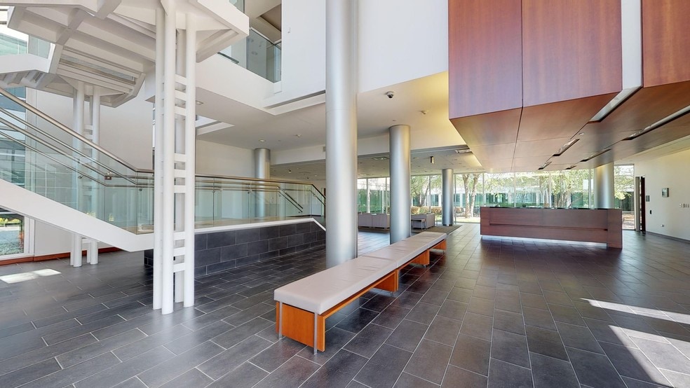 More Photos Of 540 W Northwest Hwy, Barrington Unknown For Lease