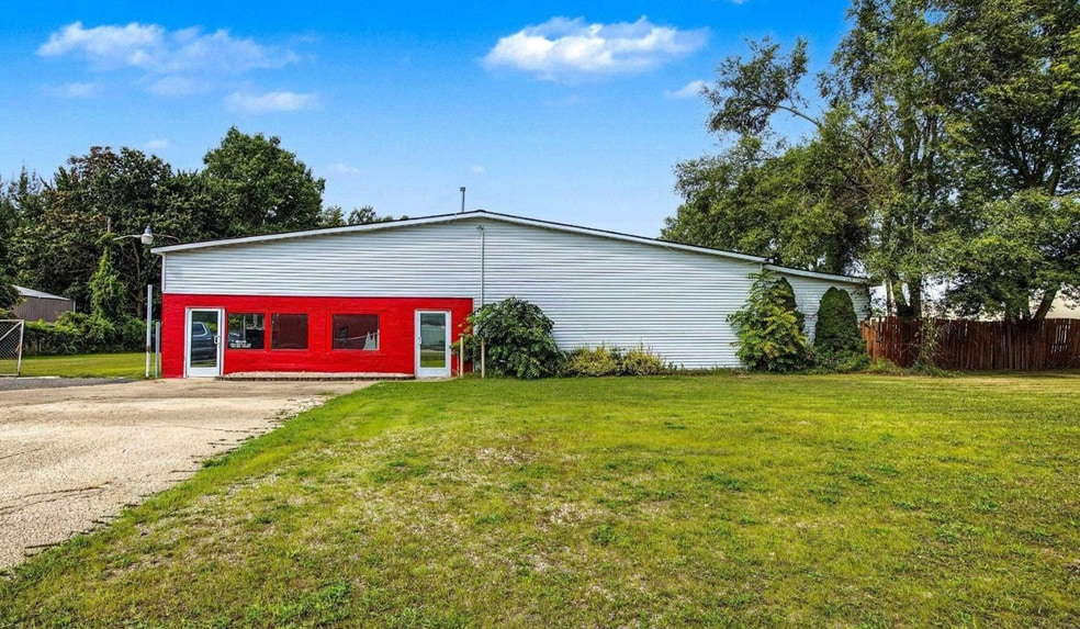 Primary Photo Of 3905 32nd St, Port Huron Showroom For Sale