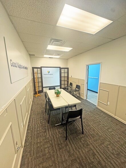 More Photos Of 19171-19191 Merriman Rd, Livonia Storefront Retail Office For Lease