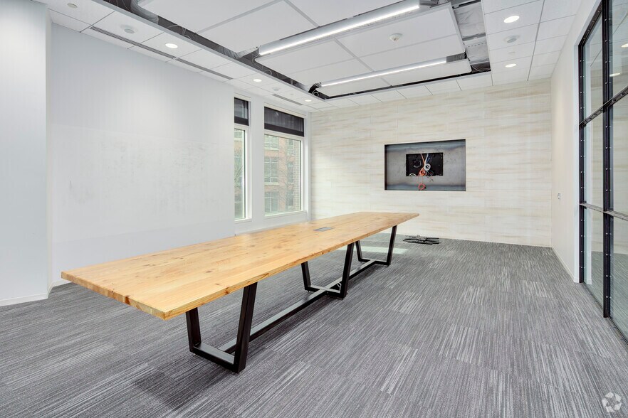 More Photos Of 2000 Duke St, Alexandria Office For Sale