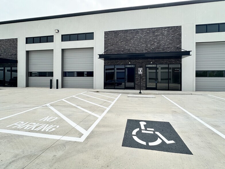 Primary Photo Of 23645 Gosling Rd, Spring Flex For Lease