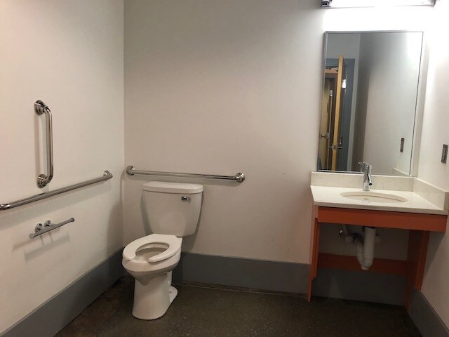 More Photos Of 624-626 New Bridge St, Jacksonville Storefront Retail Office For Lease