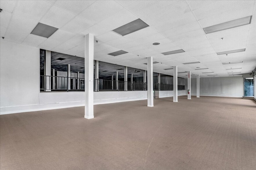 More Photos Of 501 E Market St, Smithfield Storefront For Lease