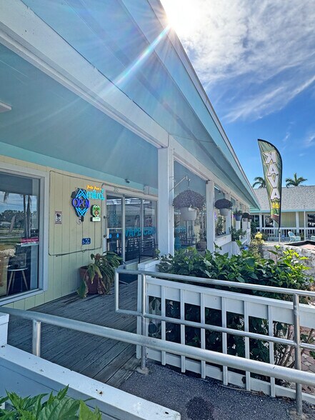 More Photos Of 16681 Mcgregor Blvd, Fort Myers Unknown For Lease