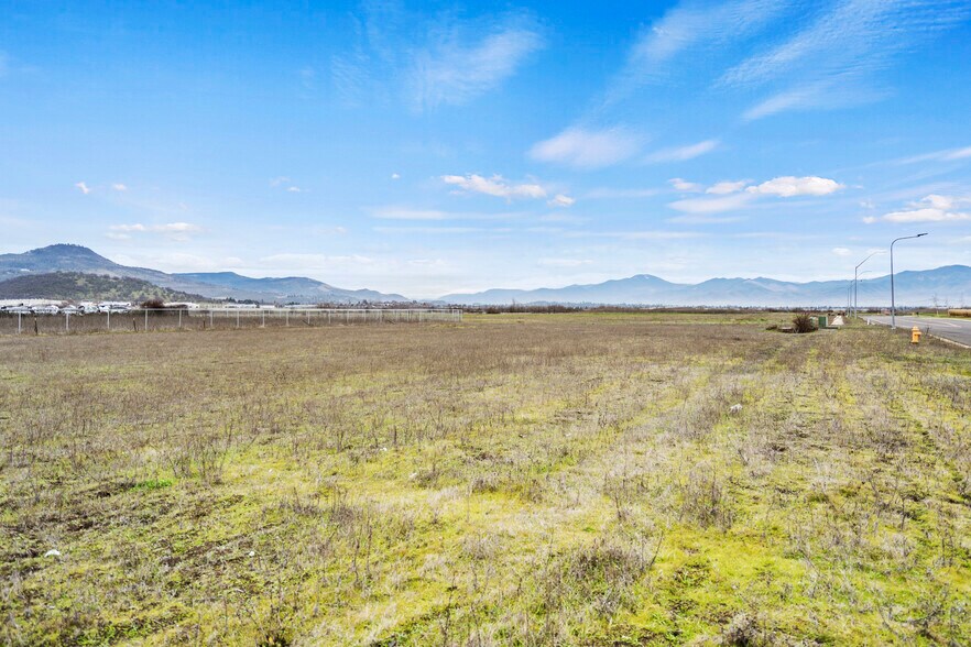 More Photos Of 4702 Industry Dr, Central Point Land For Sale