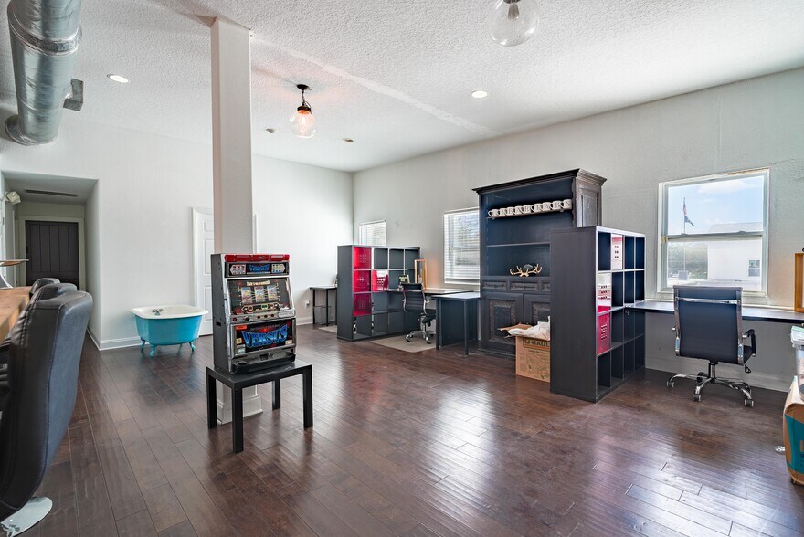 More Photos Of 2529 Central Ave, Saint Petersburg Coworking Space
