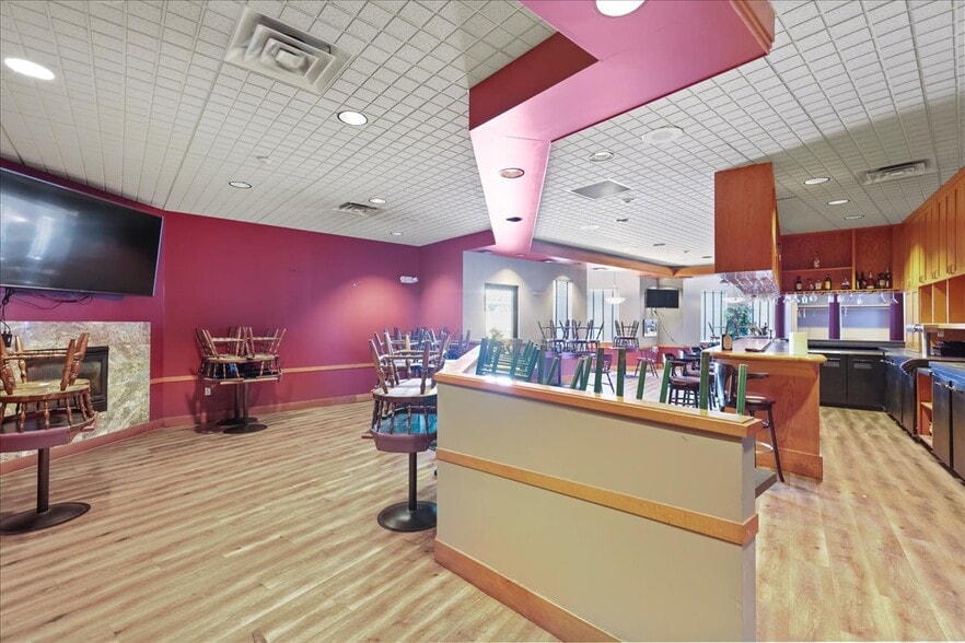 More Photos Of 1650 W Bakerview Rd, Bellingham Restaurant For Sale