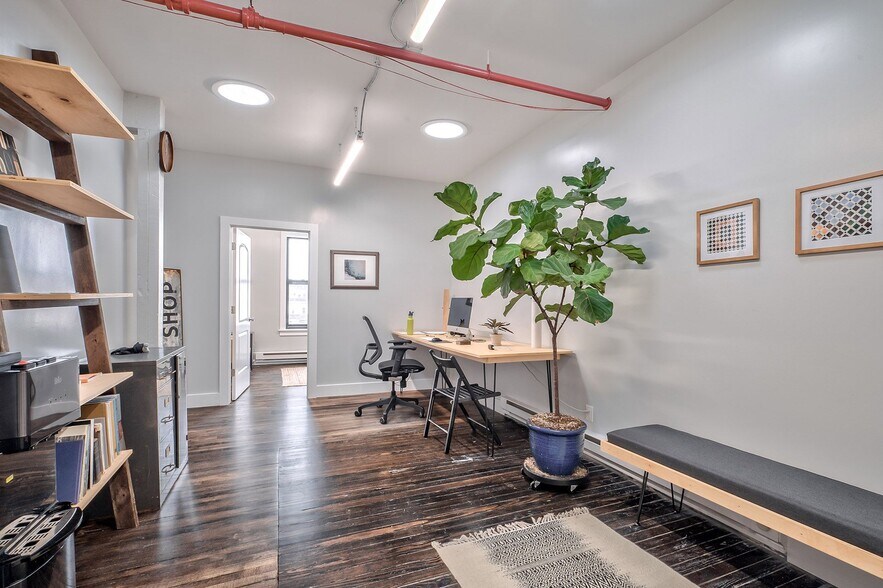 More Photos Of 8808 Rockaway Beach Blvd, Rockaway Beach Storefront Retail Office For Lease