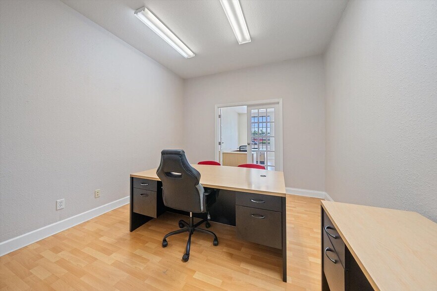 More Photos Of 3900 Clark Rd, Sarasota Medical For Sale