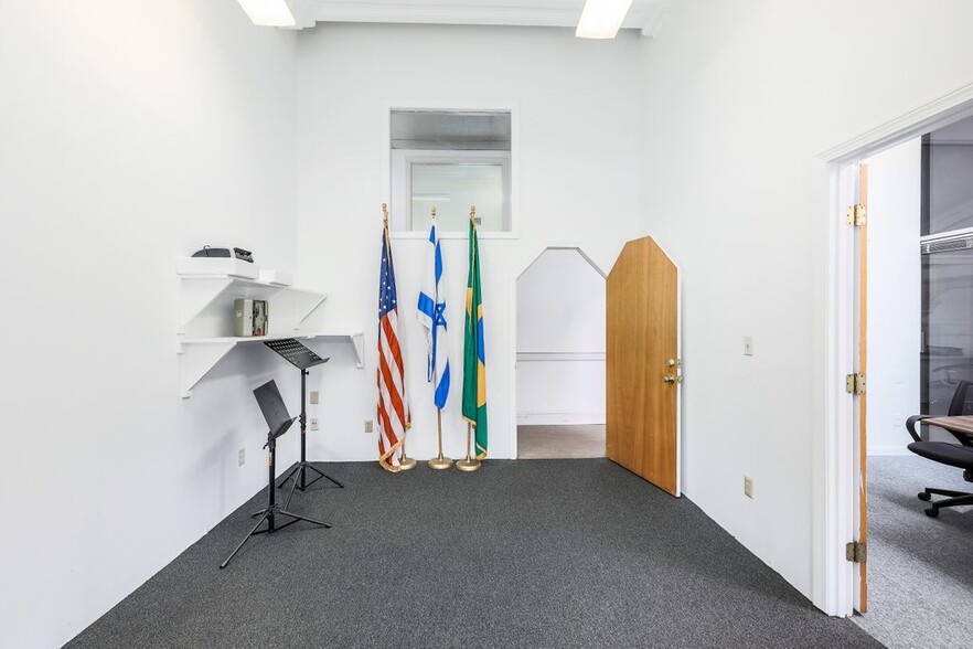 More Photos Of 86 Pleasant St, Marlborough Religious Facility For Sale