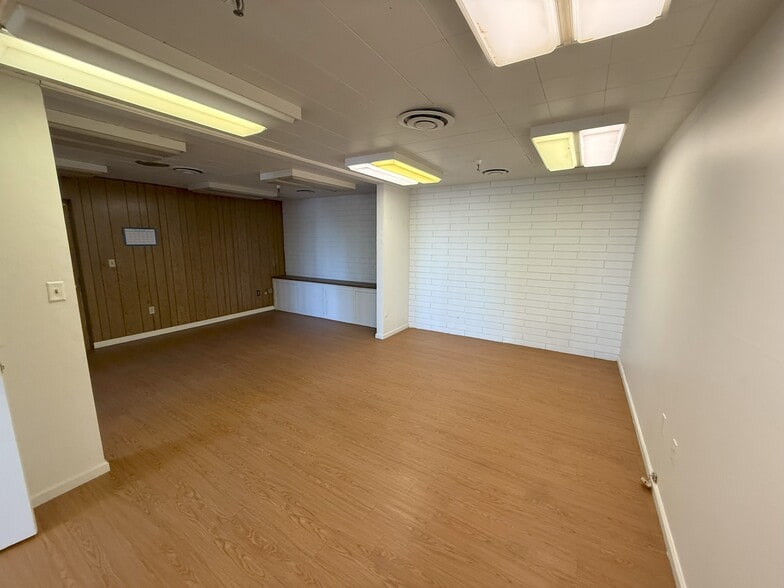 More Photos Of 225 6th St, Marysville Storefront For Sale