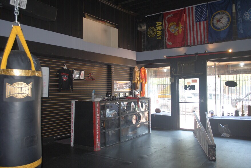 More Photos Of 506 S Broadway, Baltimore Storefront Retail Office For Lease