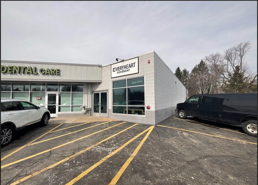 More Photos Of 2807 Lake Michigan Dr NW, Grand Rapids General Retail For Lease
