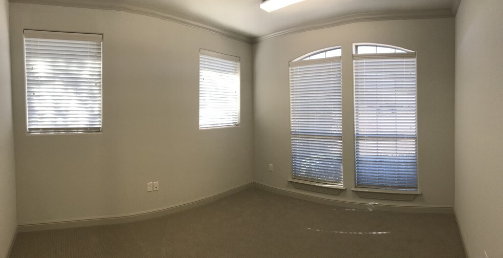 More Photos Of 5592 Davis Blvd, North Richland Hills Office Residential For Sale