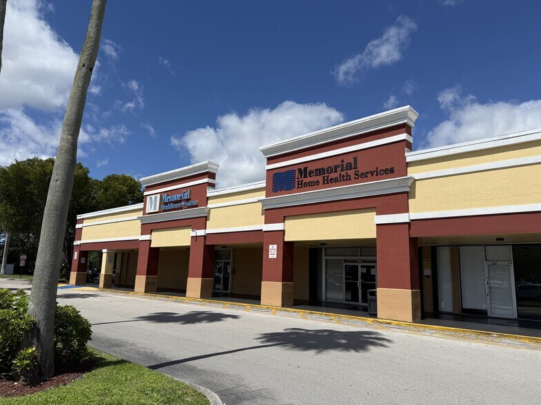 More Photos Of 6805-7031 Taft St, Hollywood Unknown For Lease