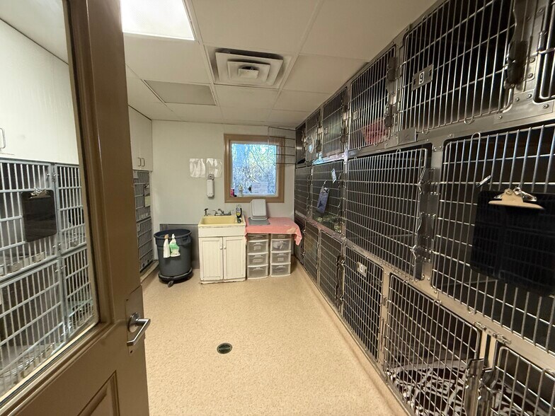 More Photos Of 3309 Bragg Blvd, Fayetteville Veterinarian Kennel For Lease