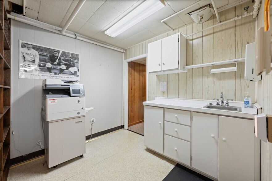 More Photos Of 123 W Main St, Trappe Medical For Sale