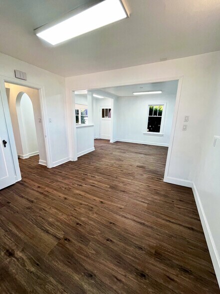 More Photos Of 422 3rd Ave S, Kent Office For Lease