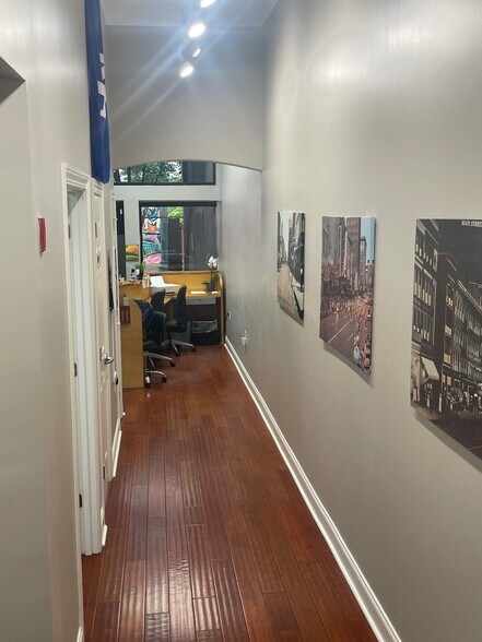 More Photos Of 95 S Main St, Memphis Storefront Retail Office For Lease
