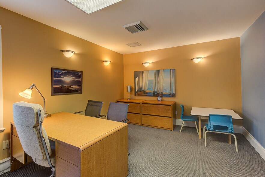 More Photos Of 415 Rue Du Village, Repentigny Office For Sale