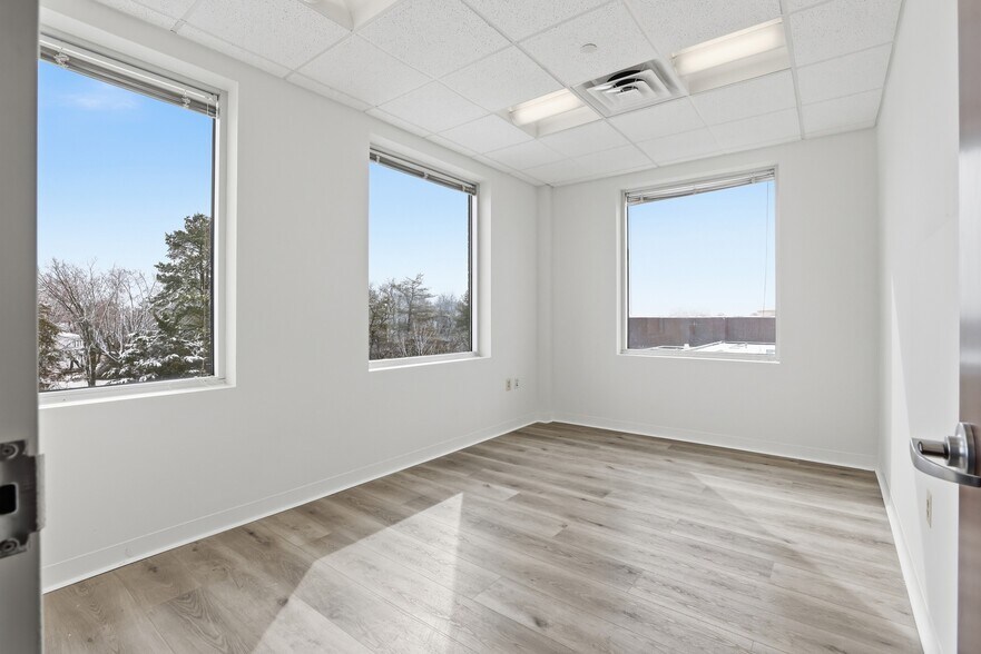 More Photos Of 2925 Lord Baltimore Dr, Windsor Mill Medical For Lease