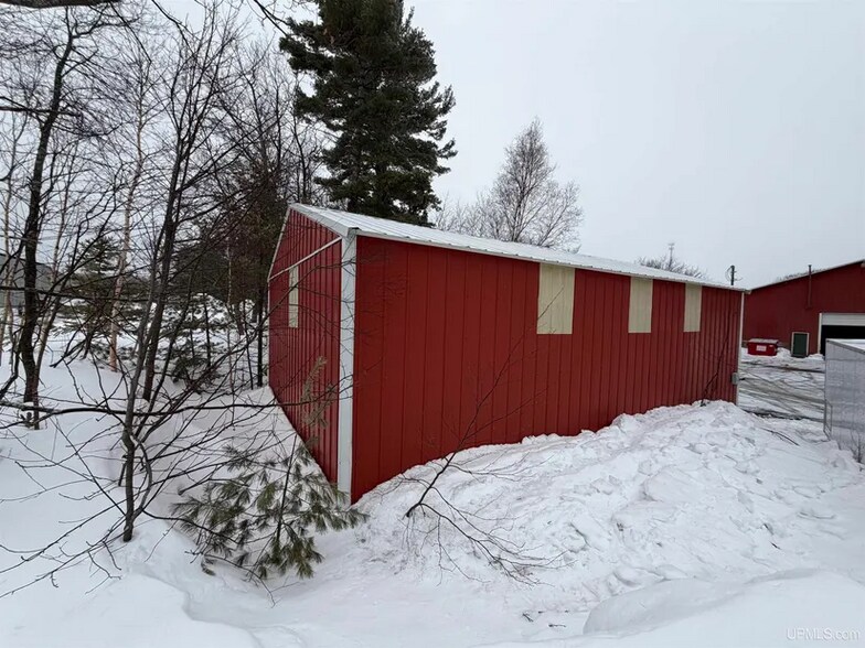 More Photos Of 7 Brebner Rd E, Negaunee Flex For Sale