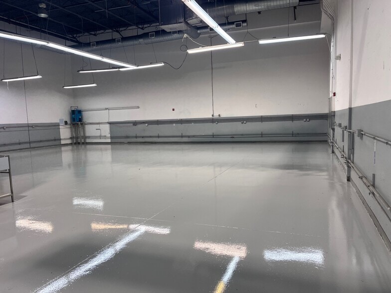 More Photos Of 3500-3553 High Ridge Rd, Boynton Beach Light Distribution For Sale