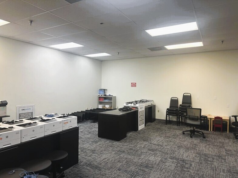 More Photos Of 4913 W Laurel St, Tampa Flex For Lease