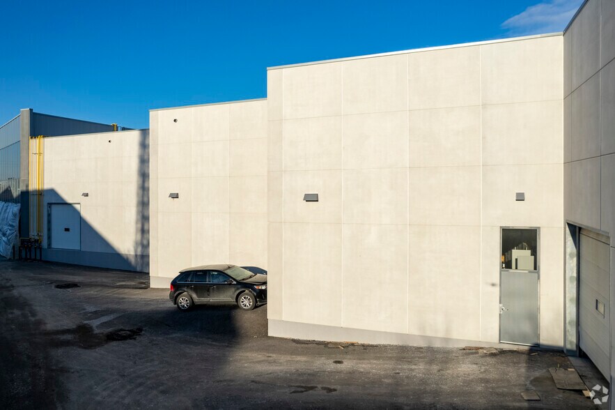 More Photos Of 99 Great Gulf Dr, Vaughan Flex For Lease
