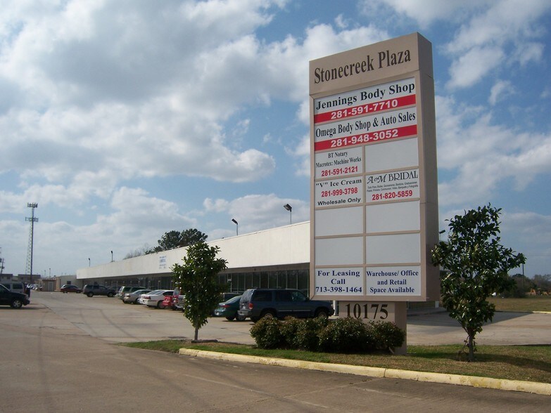 More Photos Of 10175 Veterans Memorial Dr, Houston Showroom For Lease