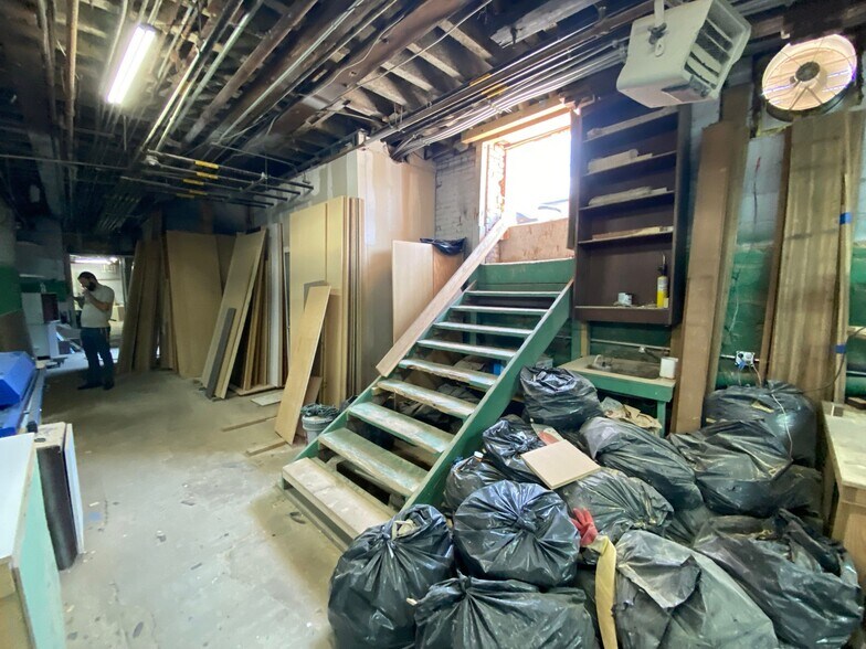 More Photos Of 178 Walworth St, Brooklyn Flex For Sale