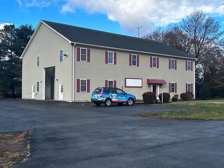 More Photos Of 6008 Fair Oaks Dr, Frederick Showroom For Lease