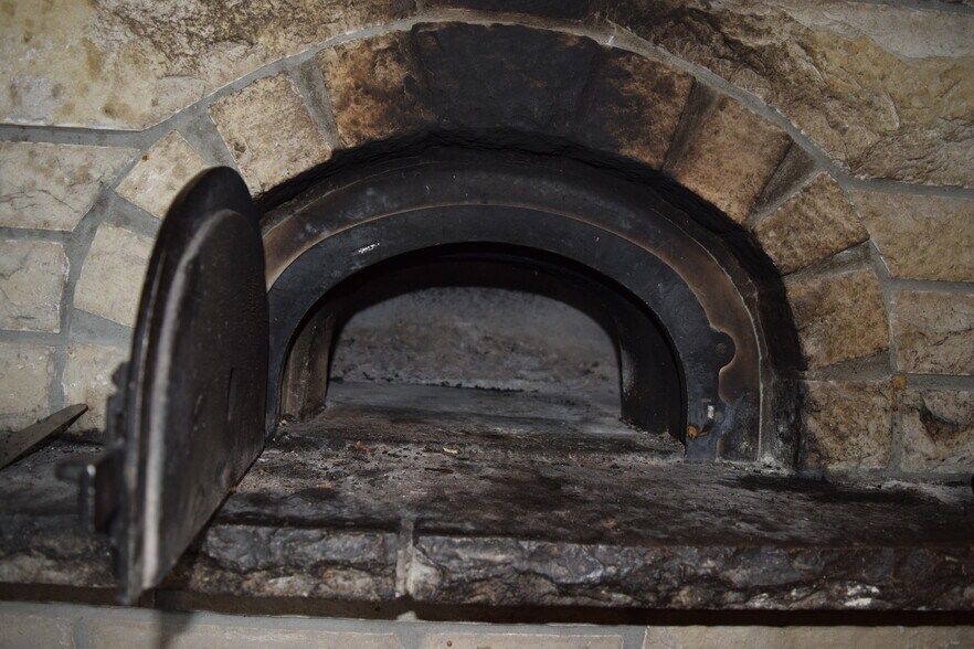 More Photos Of 26192 NE Neosho Rd, Garnett Restaurant For Lease