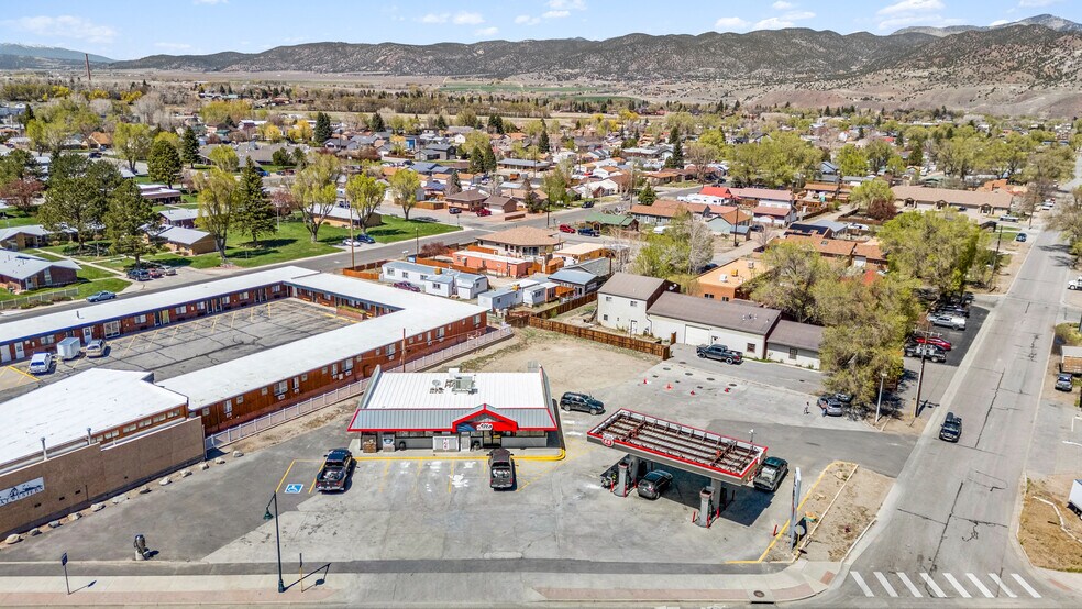 More Photos Of 310 W Rainbow Blvd, Salida Service Station For Sale