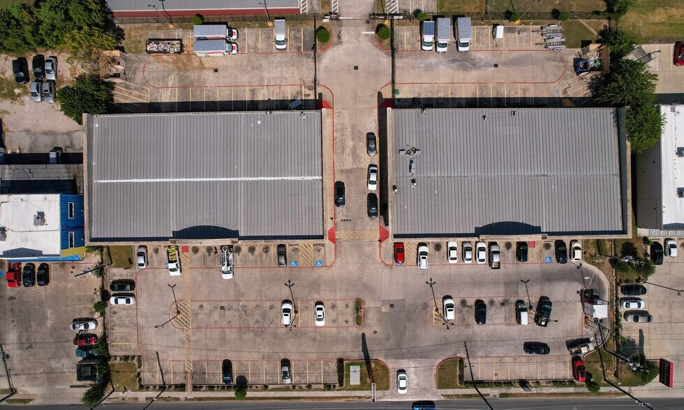 More Photos Of 9441 Cullen Blvd, Houston Unknown For Lease