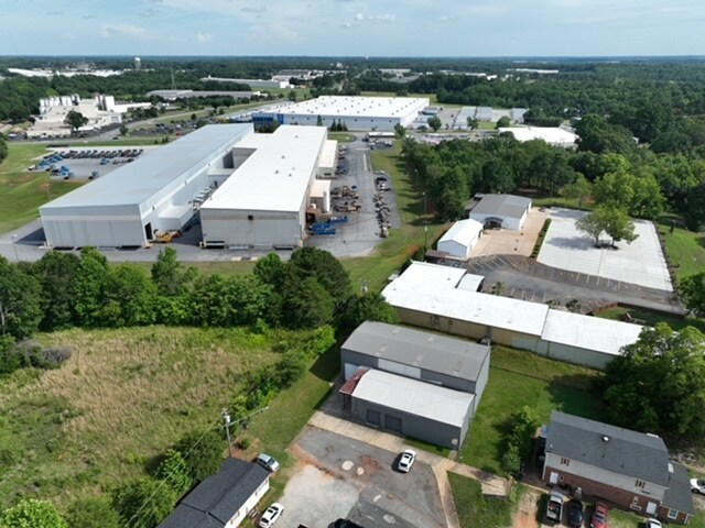 More Photos Of 14 Lake Dr, Inman Warehouse For Lease