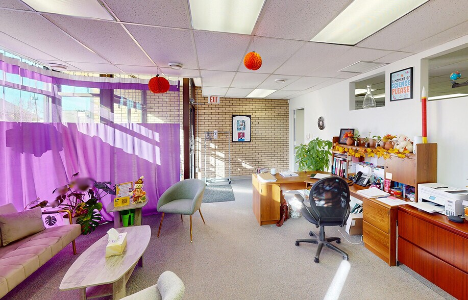 More Photos Of 108 Bond St, Winnipeg Office For Sale