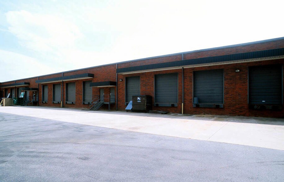 More Photos Of 3100 Medlock Bridge Rd, Peachtree Corners Light Distribution For Lease