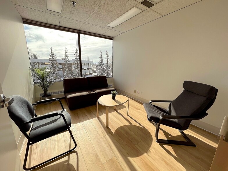 More Photos Of 290 Midpark Way SE, Calgary Medical For Lease
