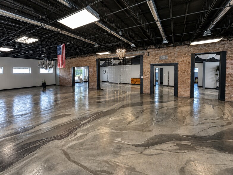 More Photos Of 44 W Lincoln Hwy, Chicago Heights Office For Lease