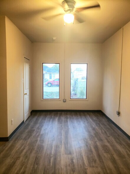 More Photos Of 1211 Gladstone, San Antonio Specialty For Sale