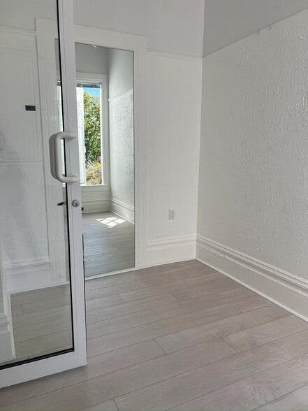 More Photos Of 3516 Sacramento St, San Francisco Storefront Retail Office For Lease