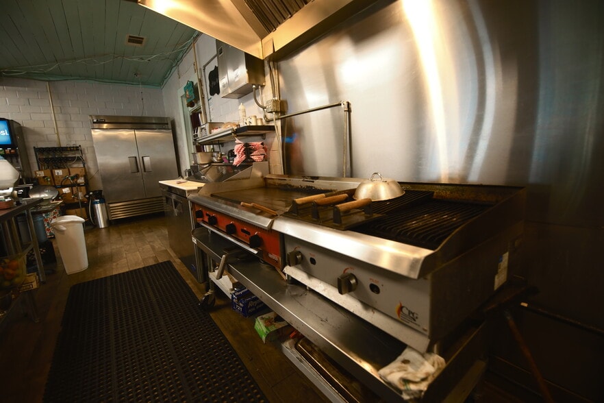 More Photos Of 15745 TX-204, Cushing Specialty For Sale