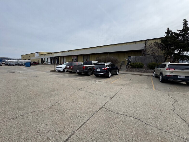 More Photos Of 1811 N Topping Ave, Kansas City Warehouse For Sale
