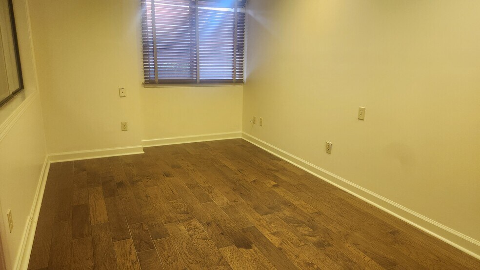 More Photos Of 4727-4729 Spottswood Ave, Memphis Office For Lease