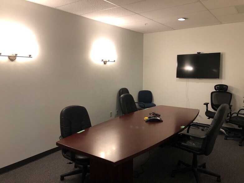 More Photos Of 5 Southside Dr, Clifton Park Unknown For Lease